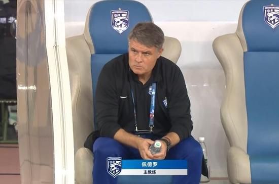 少妇装睡让我滑了进去